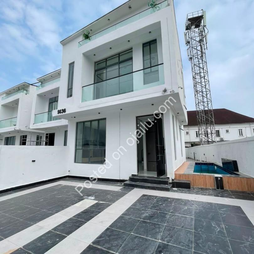 Chevron 4-Bed Semi-Detached with Jacuzzi & Pool