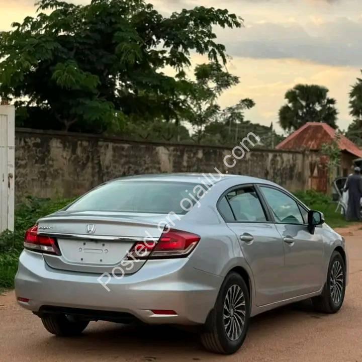 2013 Honda Civic: Bulletproof Reliability, Cool AC, ₦8.5M