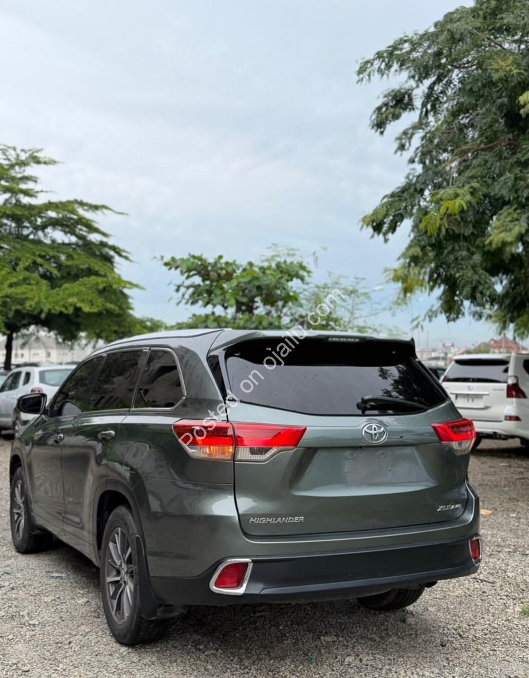 2016 Toyota Highlander XLE AWD: Super Mint, Fully Loaded, Abuja