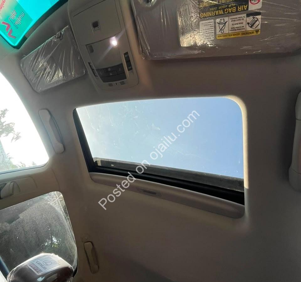 Command Attention: 2013 Lexus RX350 – Luxury & Sunroof for 23.5M!
