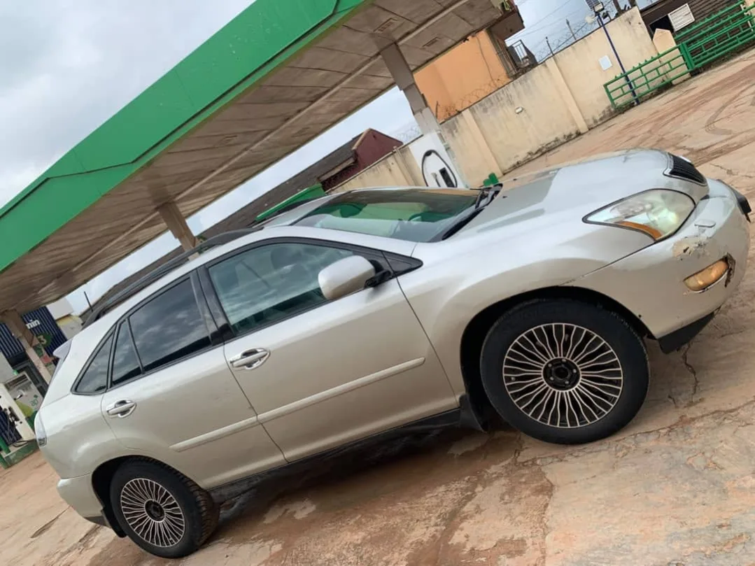 2005 Lexus RX330: Tesla Screen, Icy AC, Perfect Engine – 8.4M