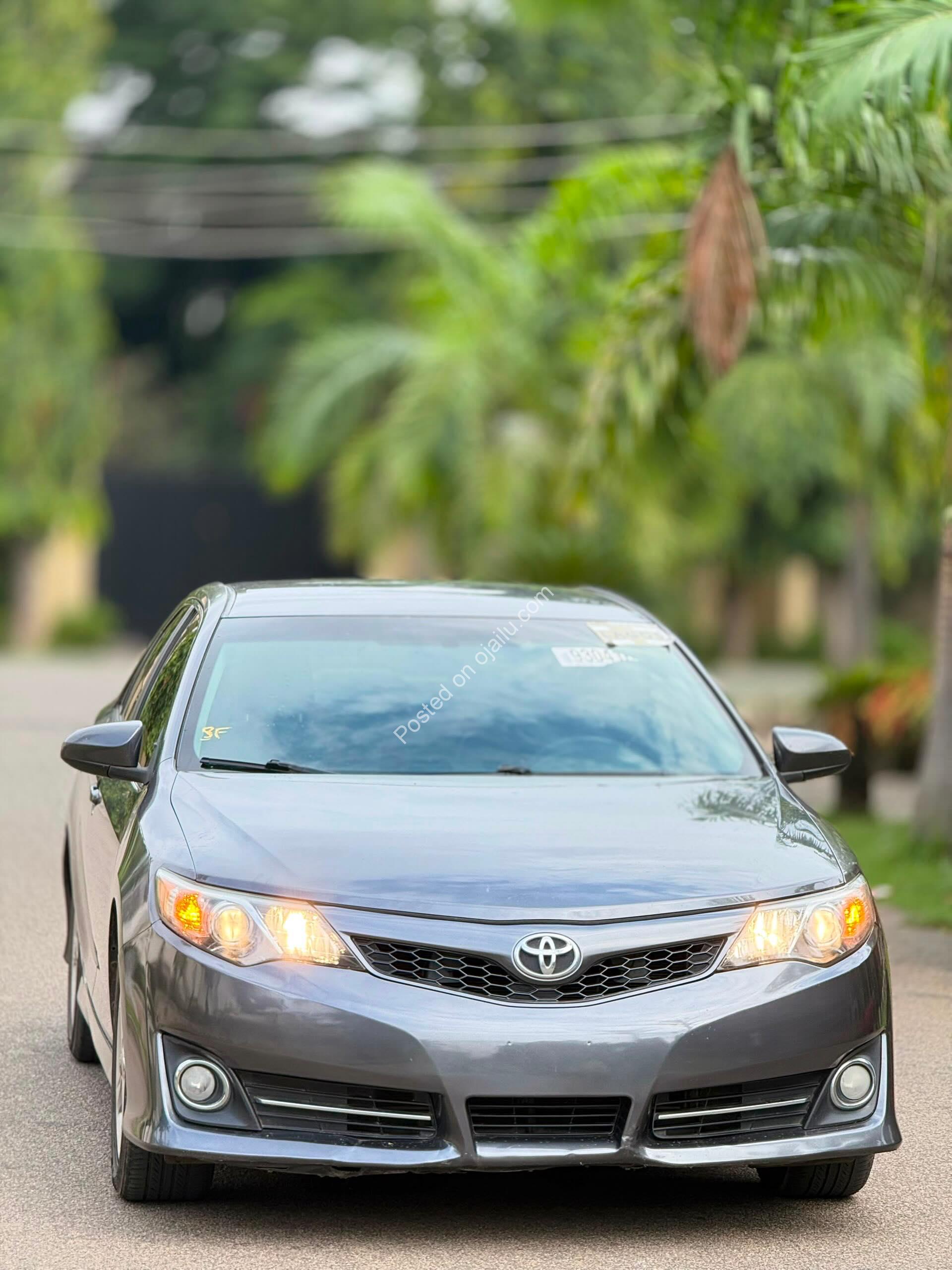 2013 Toyota Camry SE: Luxury & Reliability in Abuja
