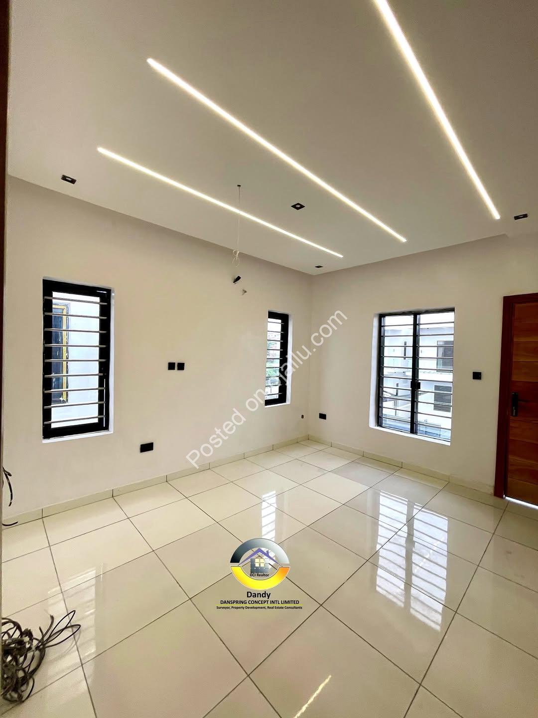Contemporary 4-Bed Duplex with Smart Home Tech – Sangotedo