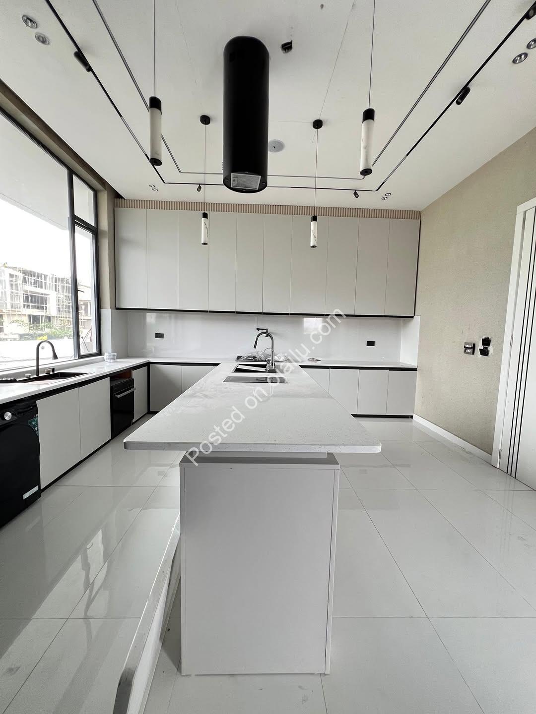 Elevated Living: 6-Bed Cinema, Gym & Pool Home