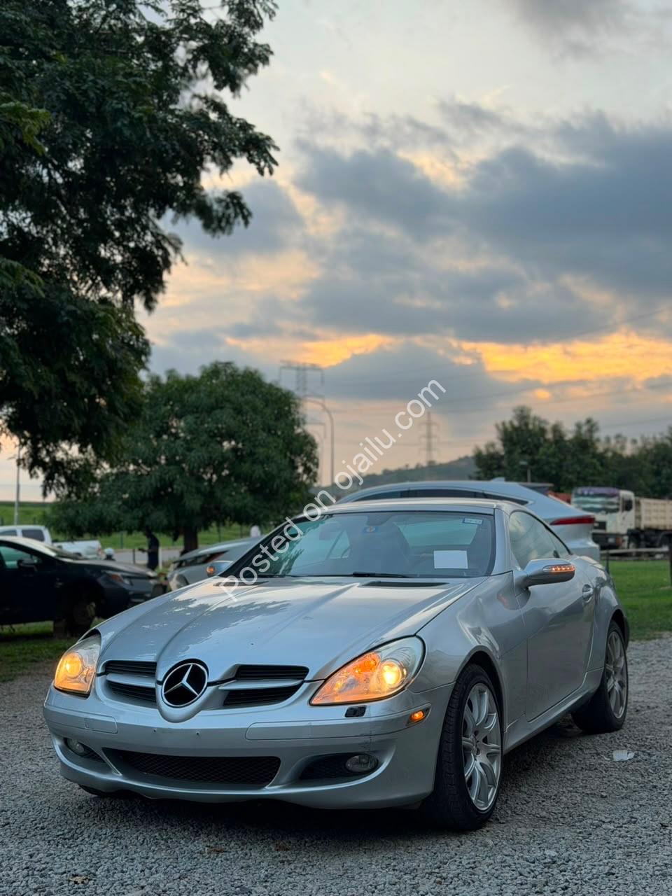 2005 Benz SLK350: Red Bucket Seats & Genuine Duty – 8.6M