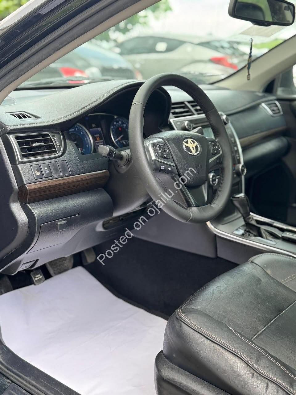 2015 Toyota Camry XLE V6: Premium Leather & Sunroof, 18M