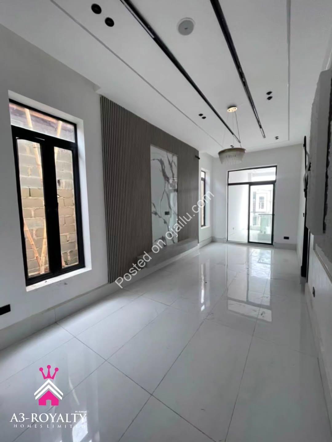 Move-In Ready: 5BR Duplex with Pool & Jacuzzi