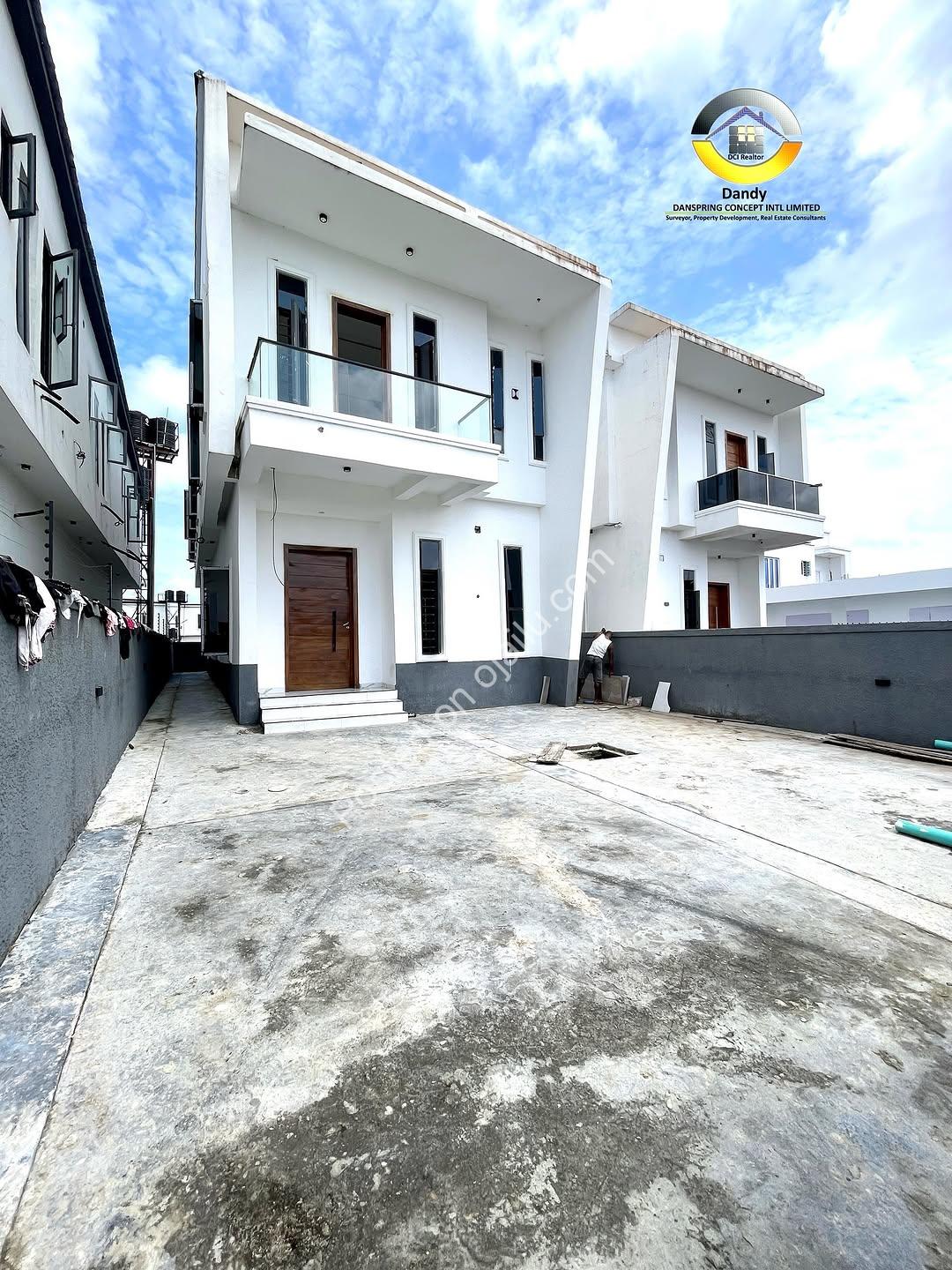 “5-Bed Smart Home with BQ in Sangotedo – N200M”