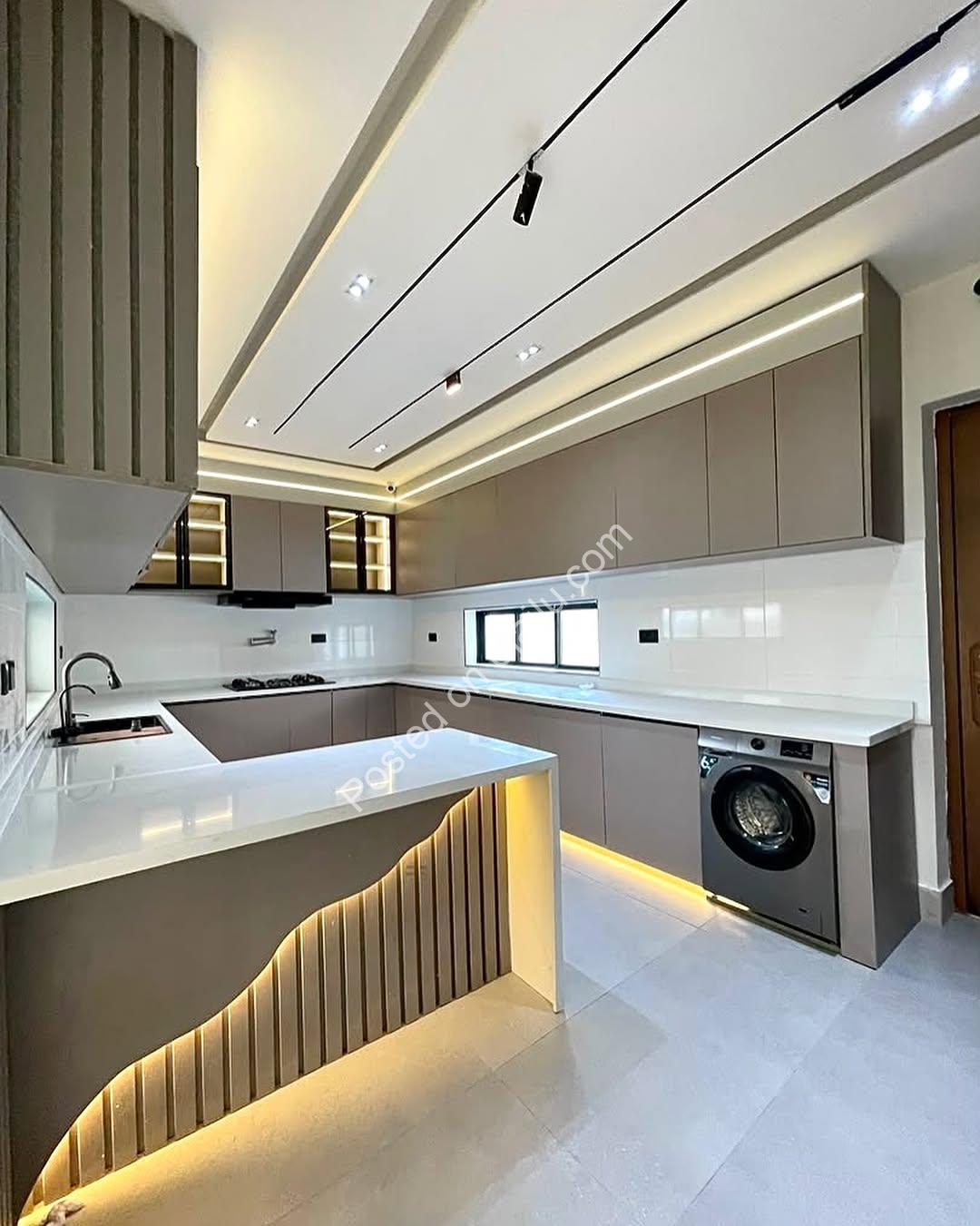 5BR Dream Home: Pool, Cinema & Rooftop Terrace
