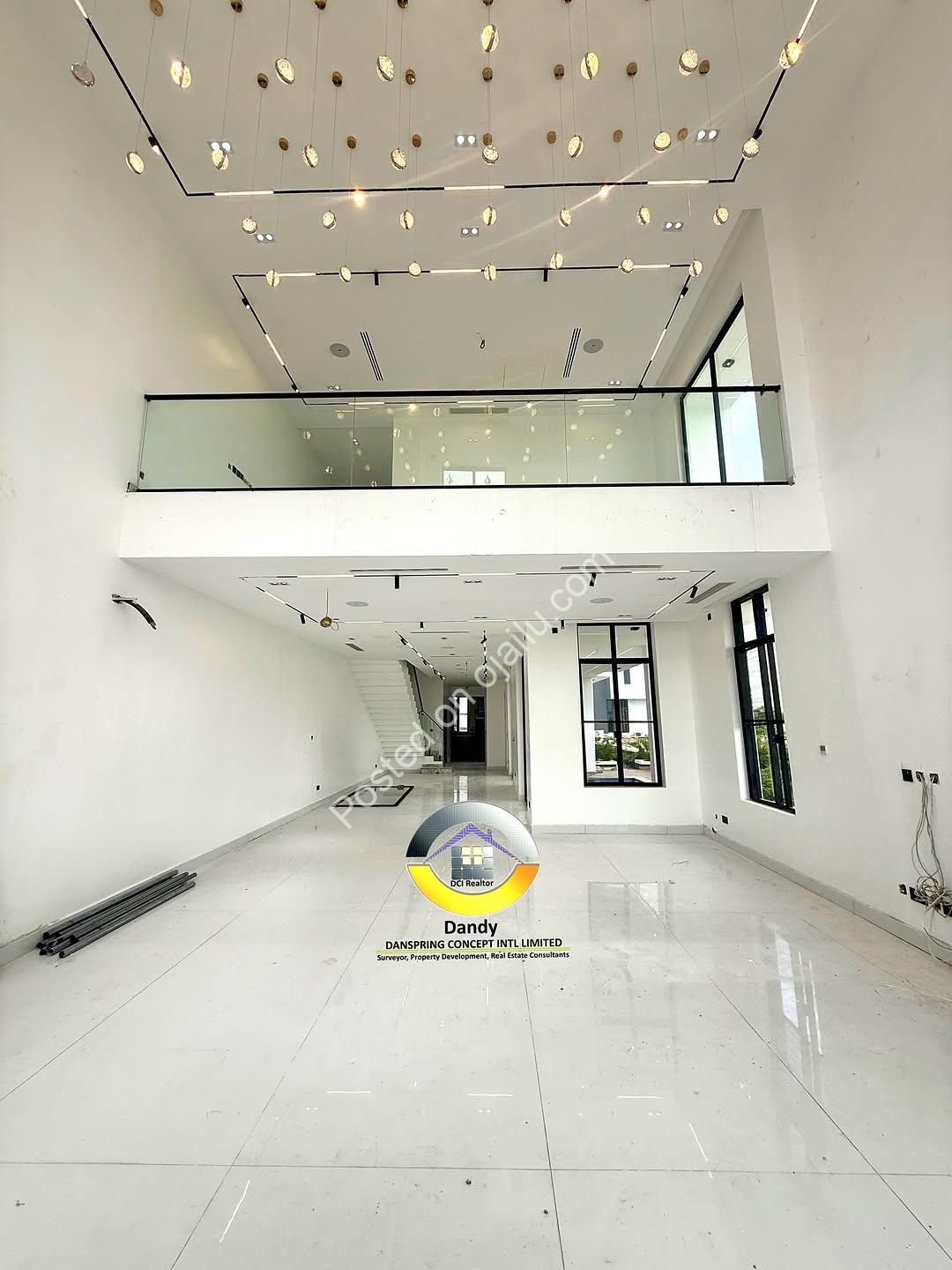 **5-Bed Duplex: Pool, Cinema & Rooftop in Ikate**
