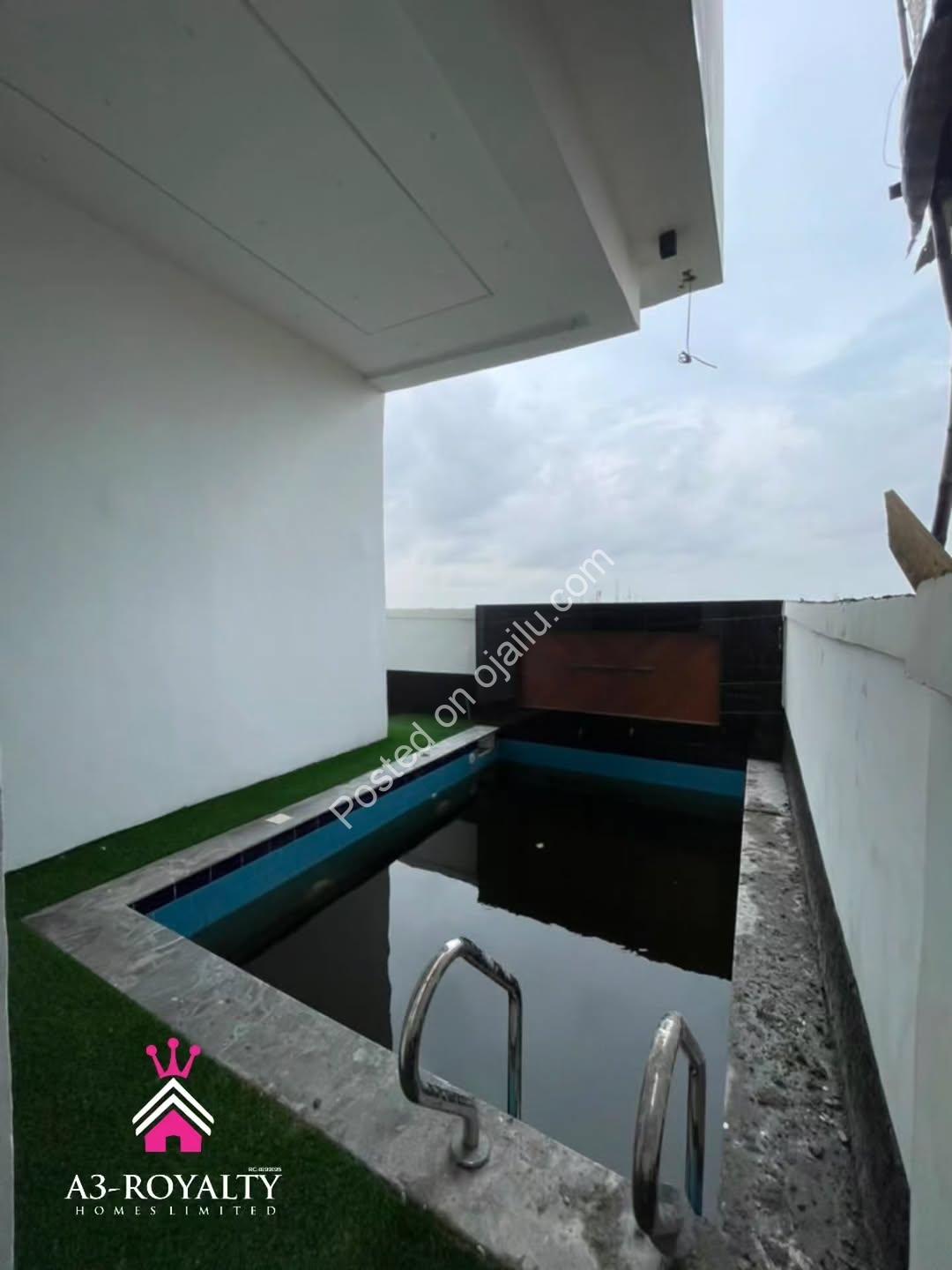 Move-In Ready: 5BR Duplex with Pool & Jacuzzi
