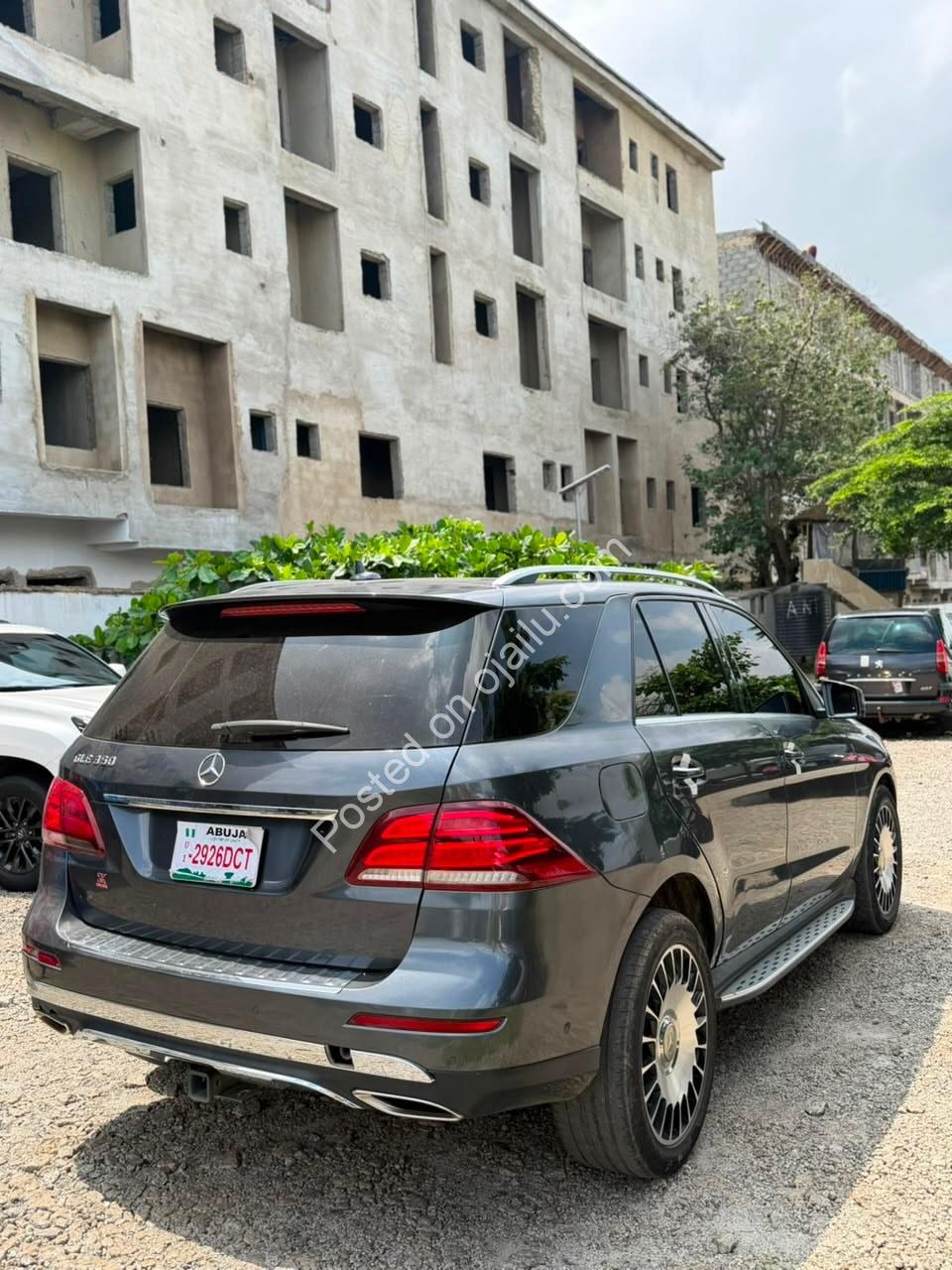 2016 Mercedes GLE350 – Panoramic Roof & 360 Camera, 27M