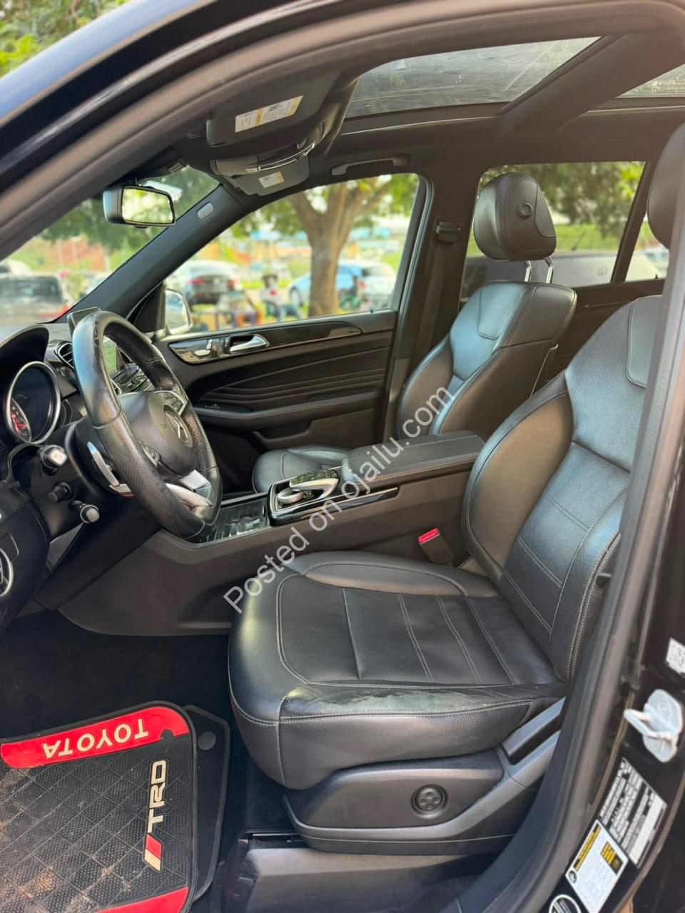 **2018 Mercedes GLE350 – Mint, Genuine Duty, Panoramic Roof**