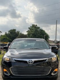 2016 Toyota Avalon XLE: Heated Seats & Clean Duty