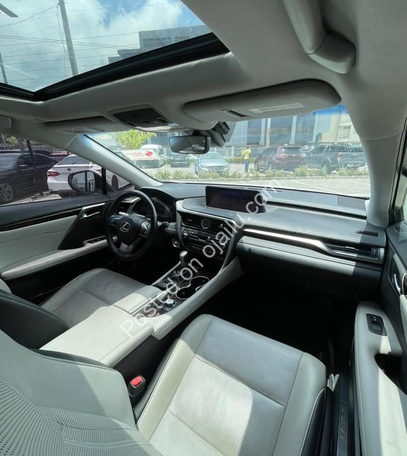 2017 Lexus RX350 – Luxury, Sunroof & Byte!