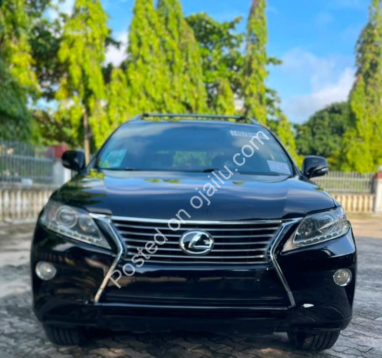 Command Attention: 2013 Lexus RX350 – Luxury & Sunroof for 23.5M!