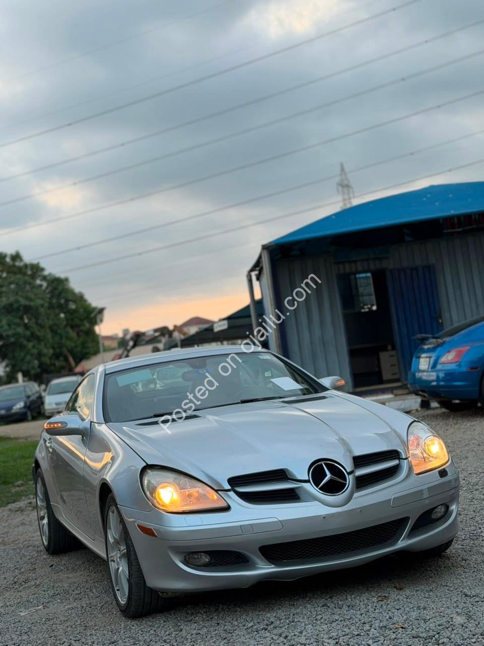 2005 Benz SLK350: Red Bucket Seats & Genuine Duty – 8.6M