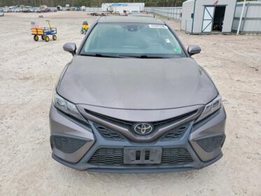 2022 Toyota Camry SE: Imported