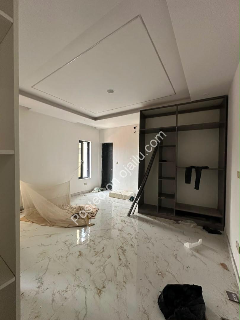 Modern 2BR Lekki Phase 1 – Invest & Earn Now