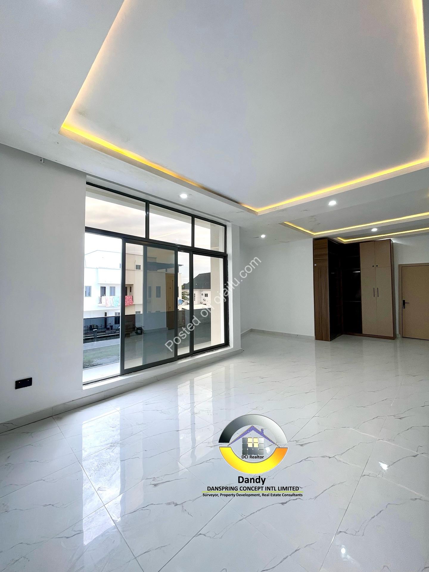 Brand New 5-Bed Duplex with Pool & Fountain in Sangotedo