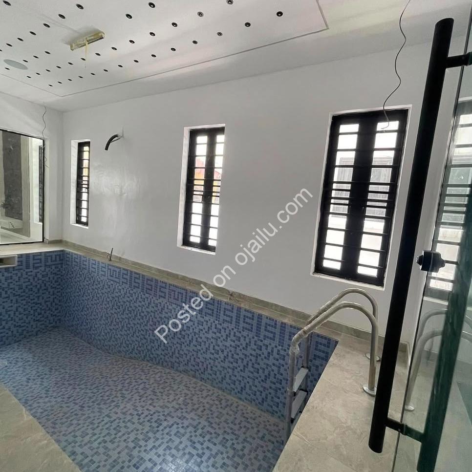 Chevron Lagos: 6-Bed Dream Home with Pool & CofO