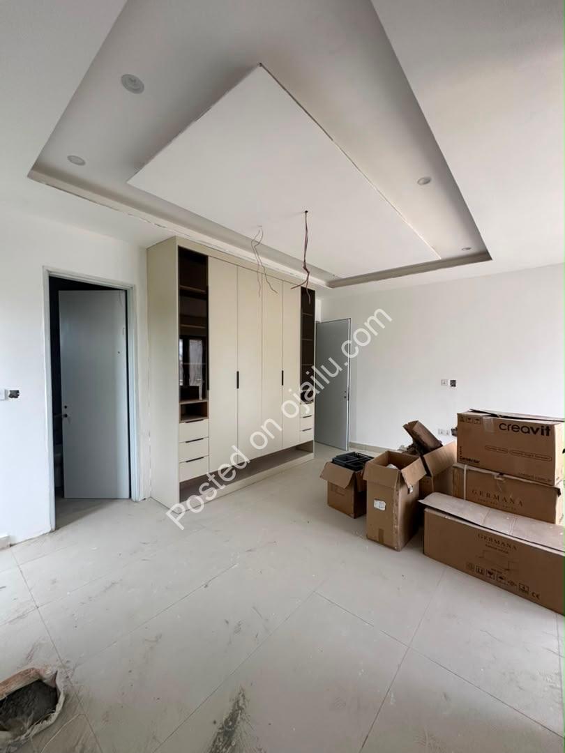 5-Bed Lekki Duplex w/ Pool & BQ – N550M