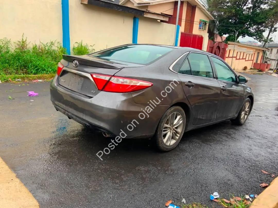 2015 Toyota Camry SE: Factory-Sealed & Ice-Cold AC
