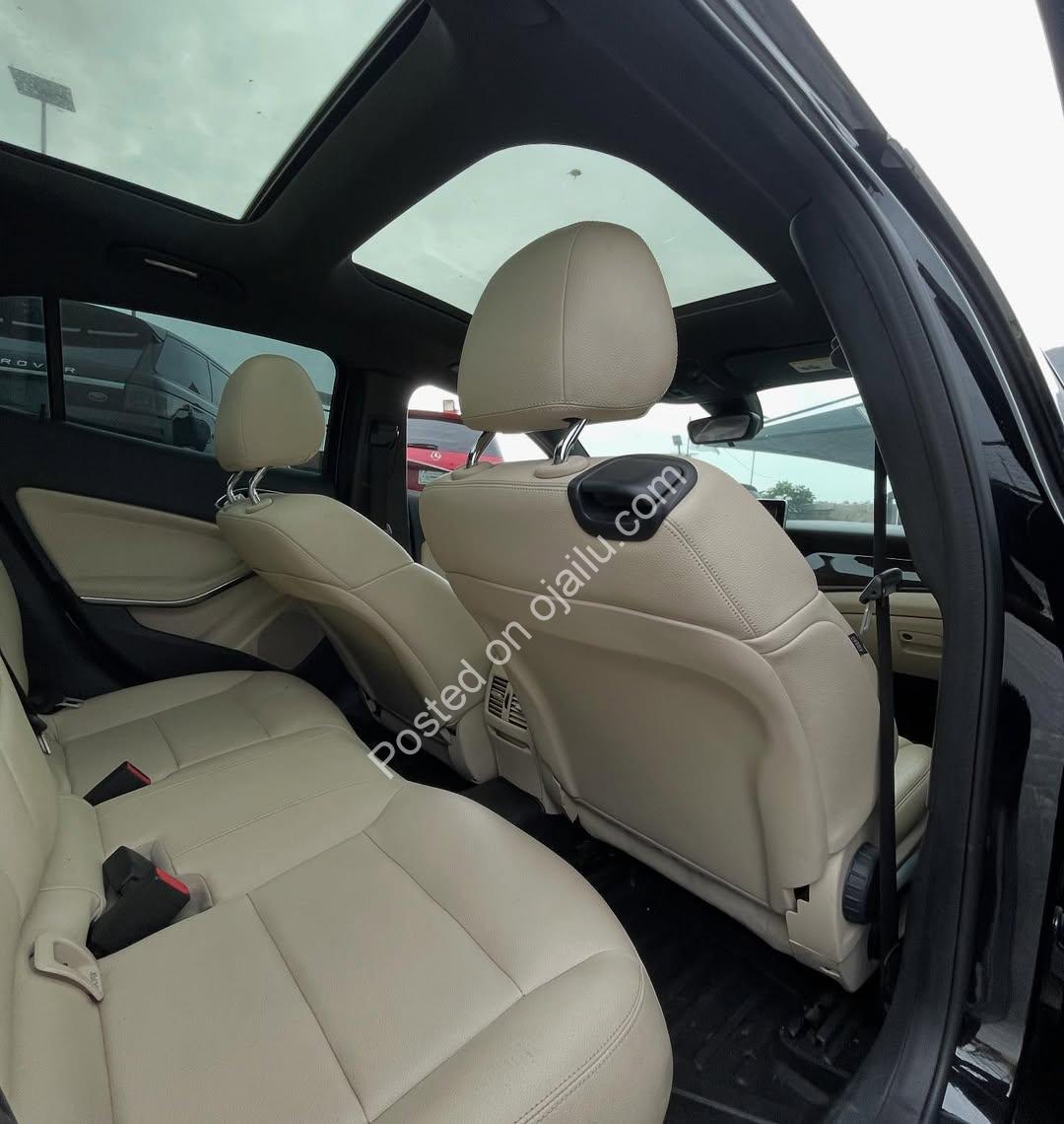 Panoramic Roof | 2016 Mercedes-Benz GLA250 4MATIC – 19.4M