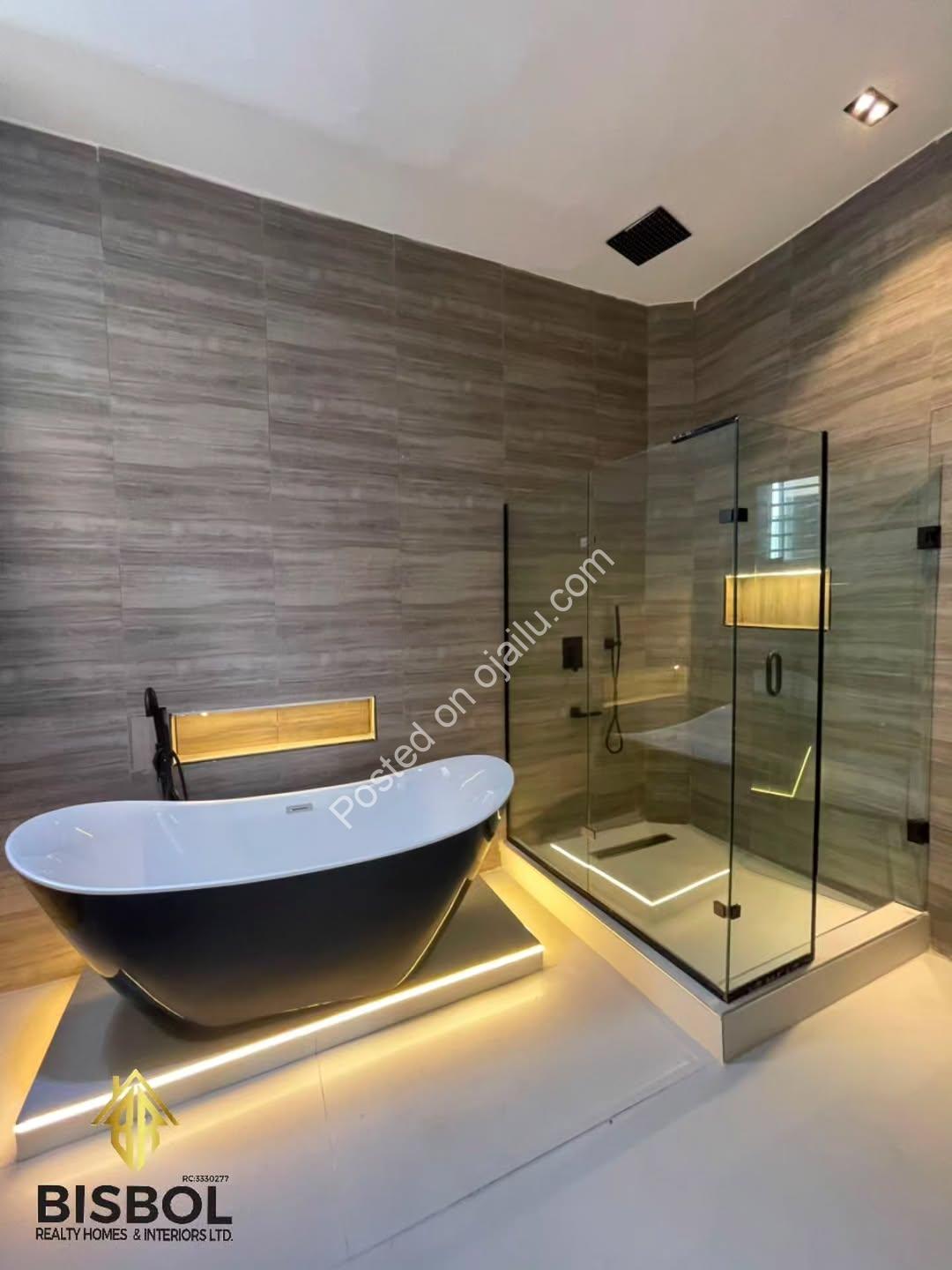 Move-In Ready: 5BR Duplex with Pool & Jacuzzi