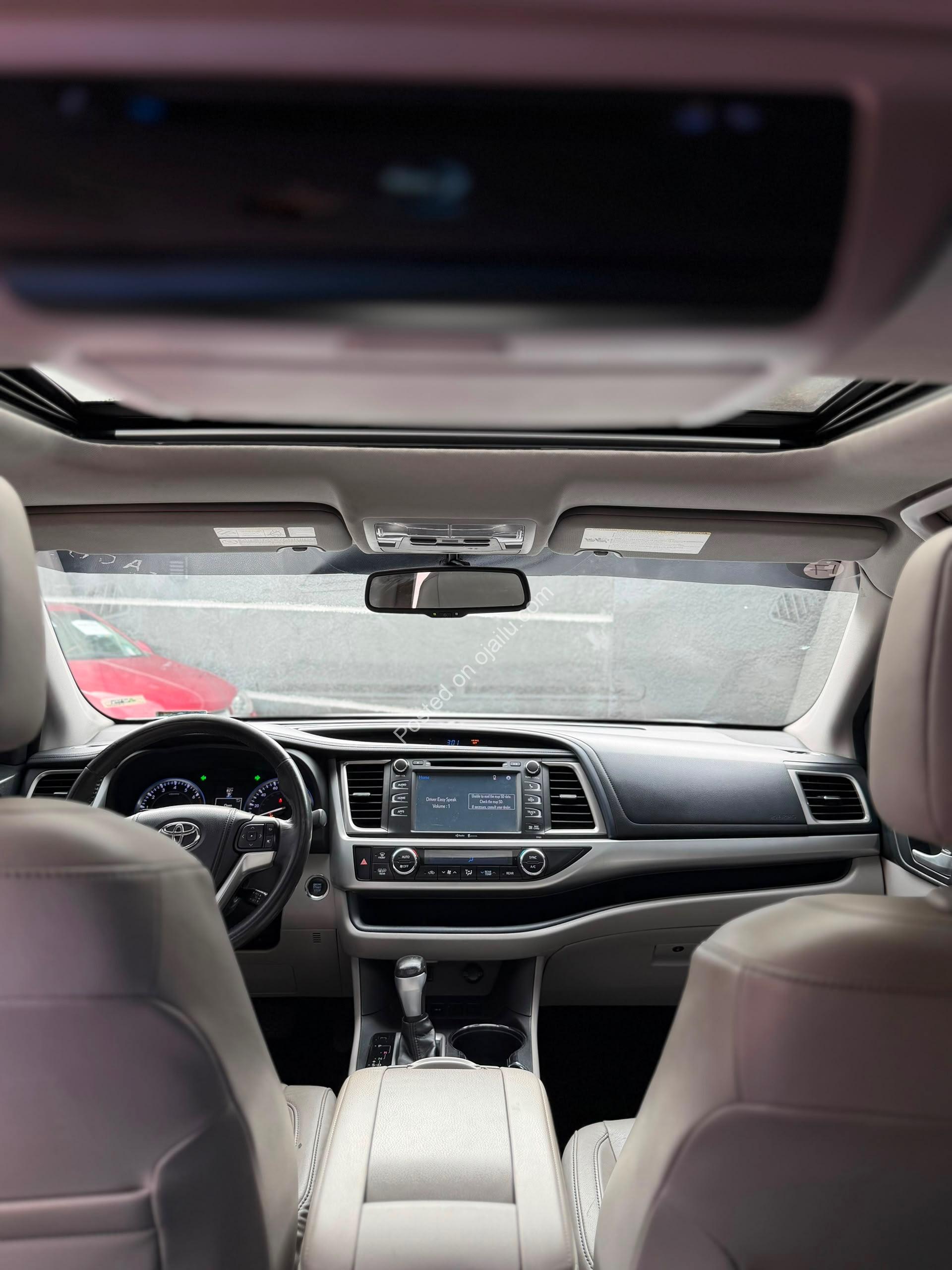 2015 Highlander: 8-Seater Family Beast with Sunroof & Power
