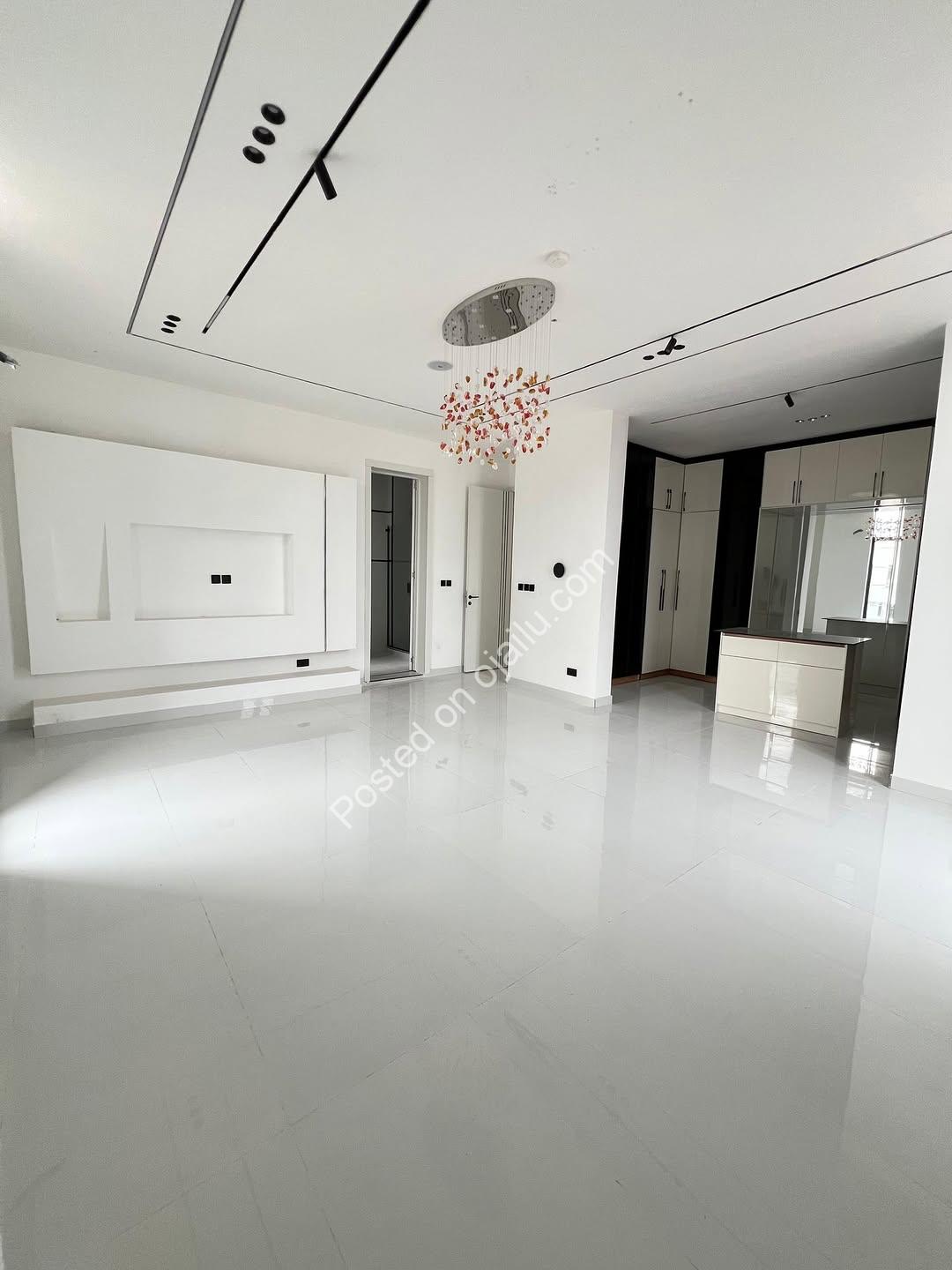 Elevated Living: 6-Bed Cinema, Gym & Pool Home