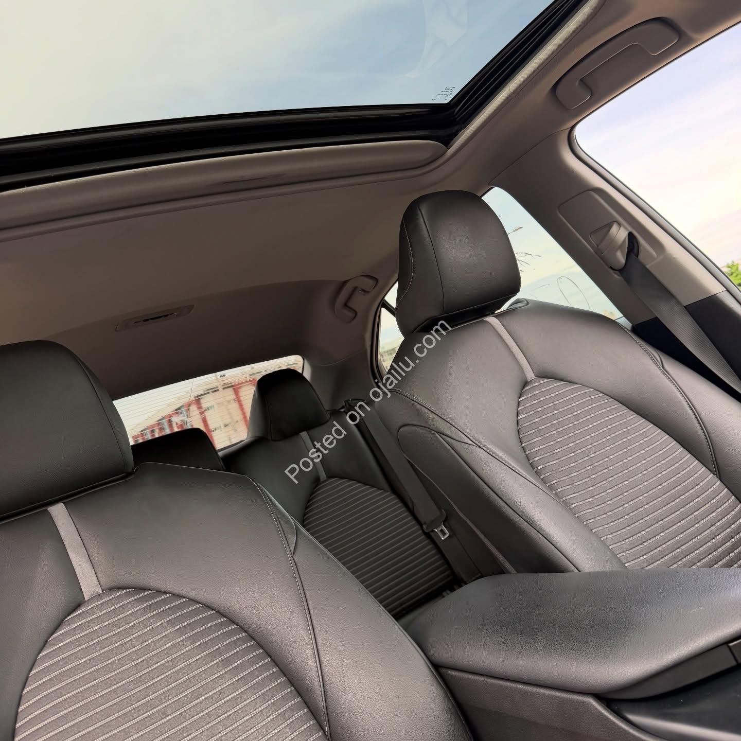 2018 Camry SE: Duty Paid, Sunroof, Pristine