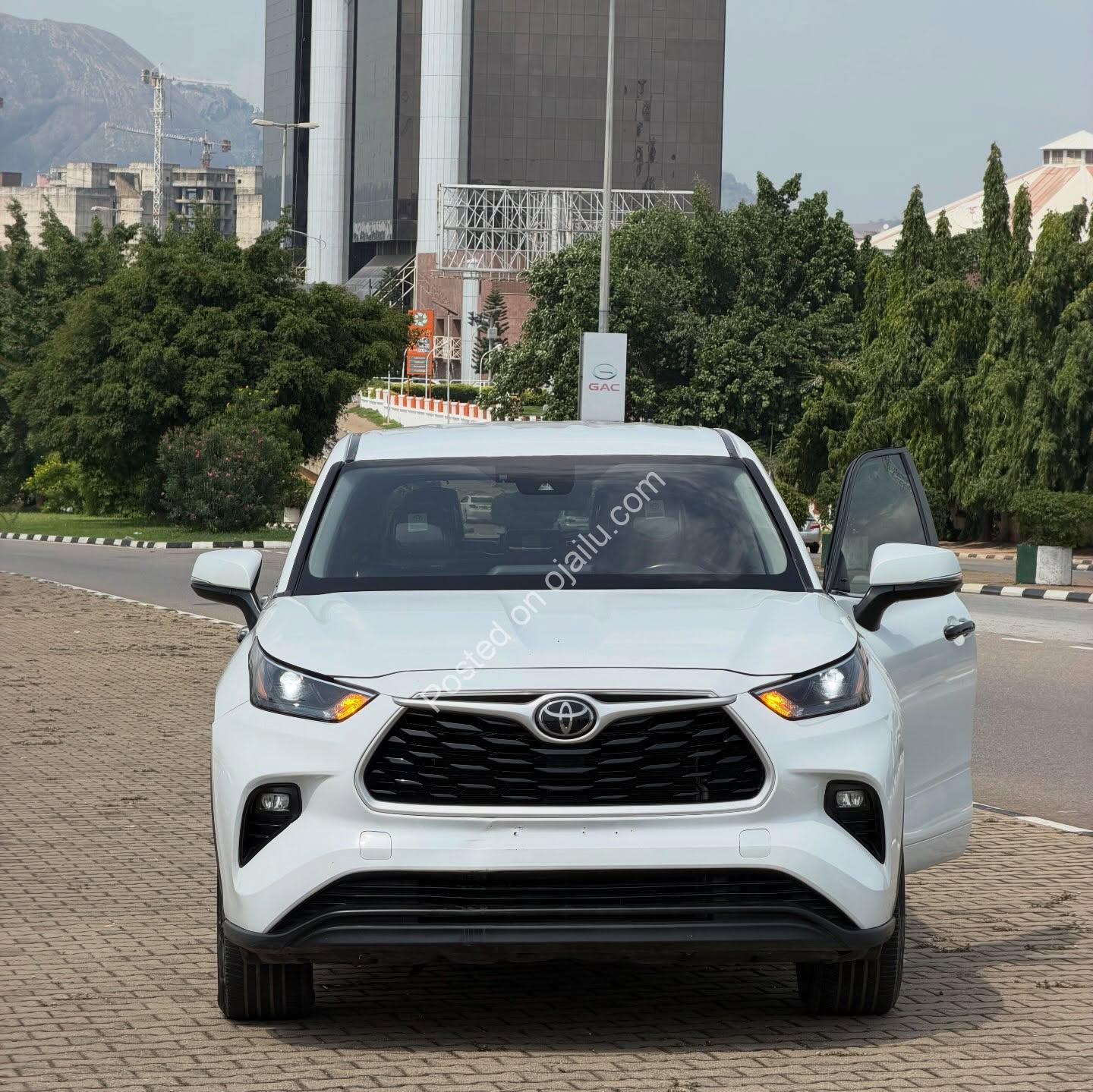 2023 Toyota Highlander XLE – Duty-Paid & Fully Loaded