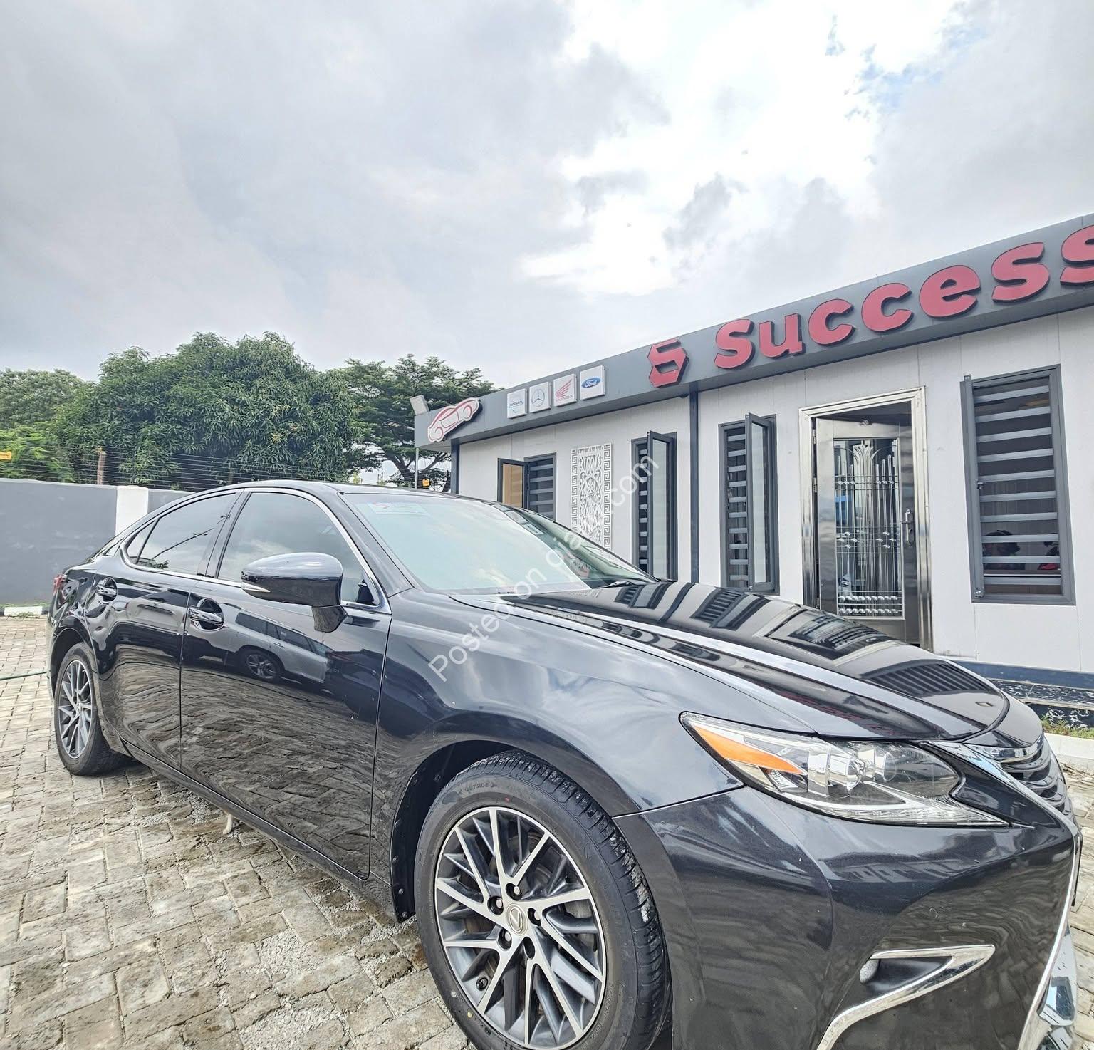 2017 Lexus ES 350: Accident-Free, 2026 Duty – 26M Only