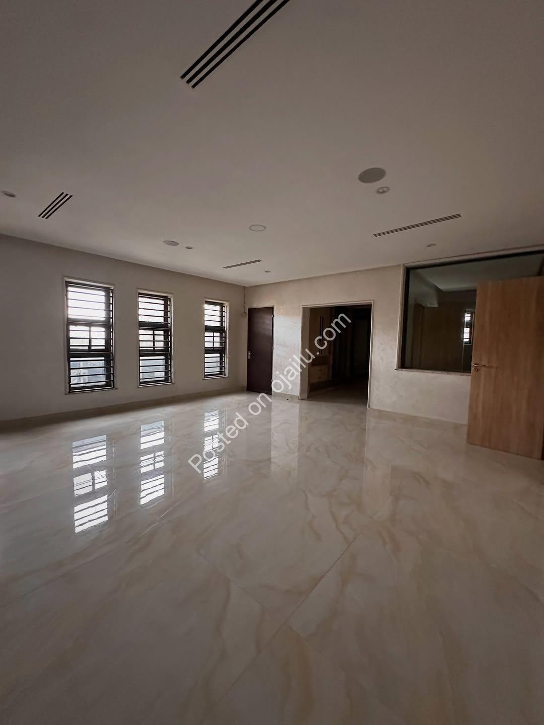 Asokoro New-Build: Smart 5BR with Pool & Lift