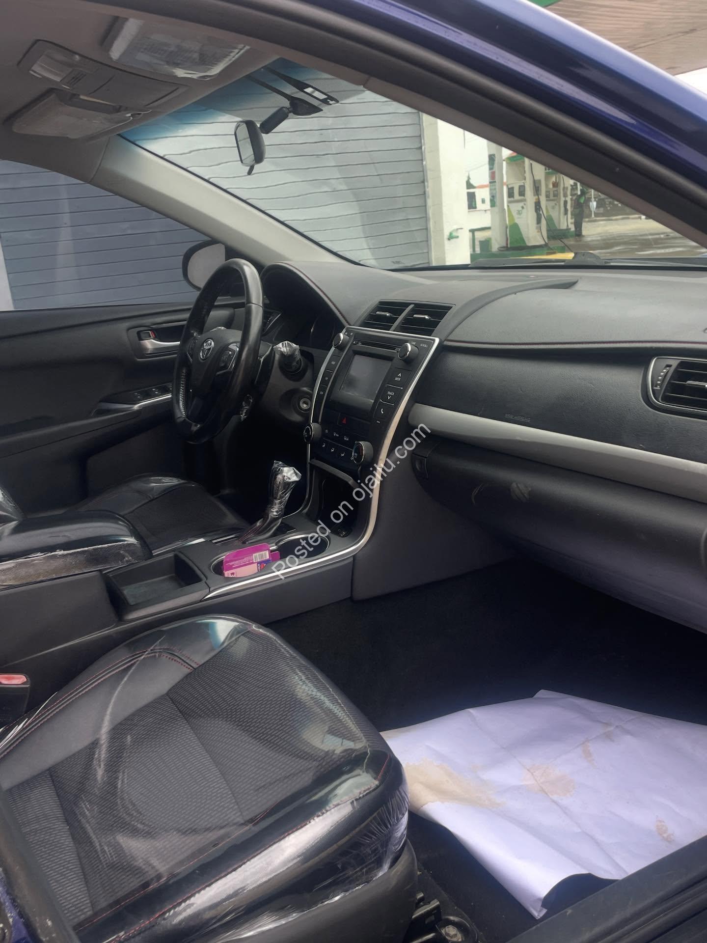 2016 Toyota Camry SE: Touchscreen, Paddle Shifters, 13.5M