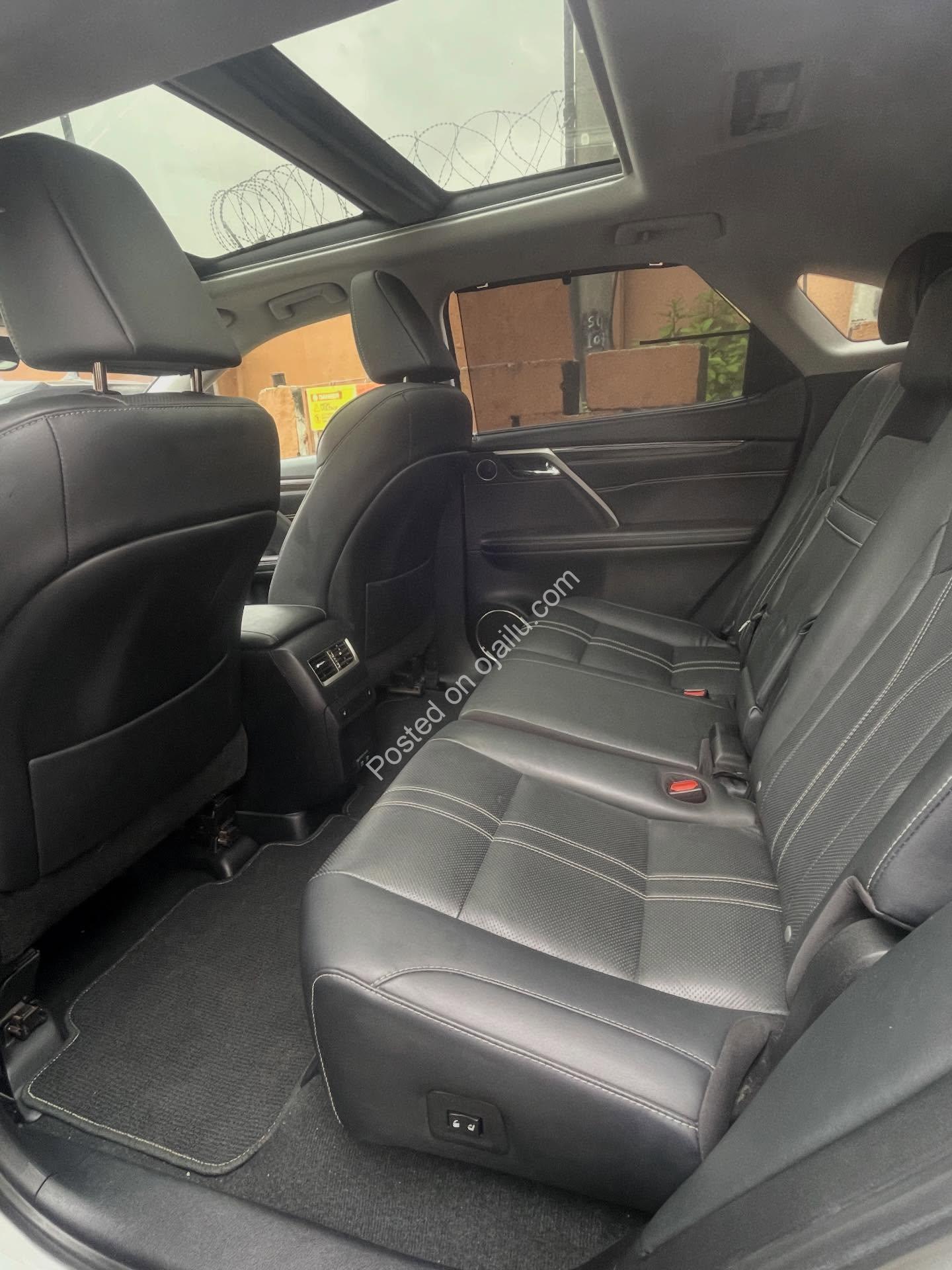 2020 Lexus RX350 Premium: Panoramic Luxury Awaits!