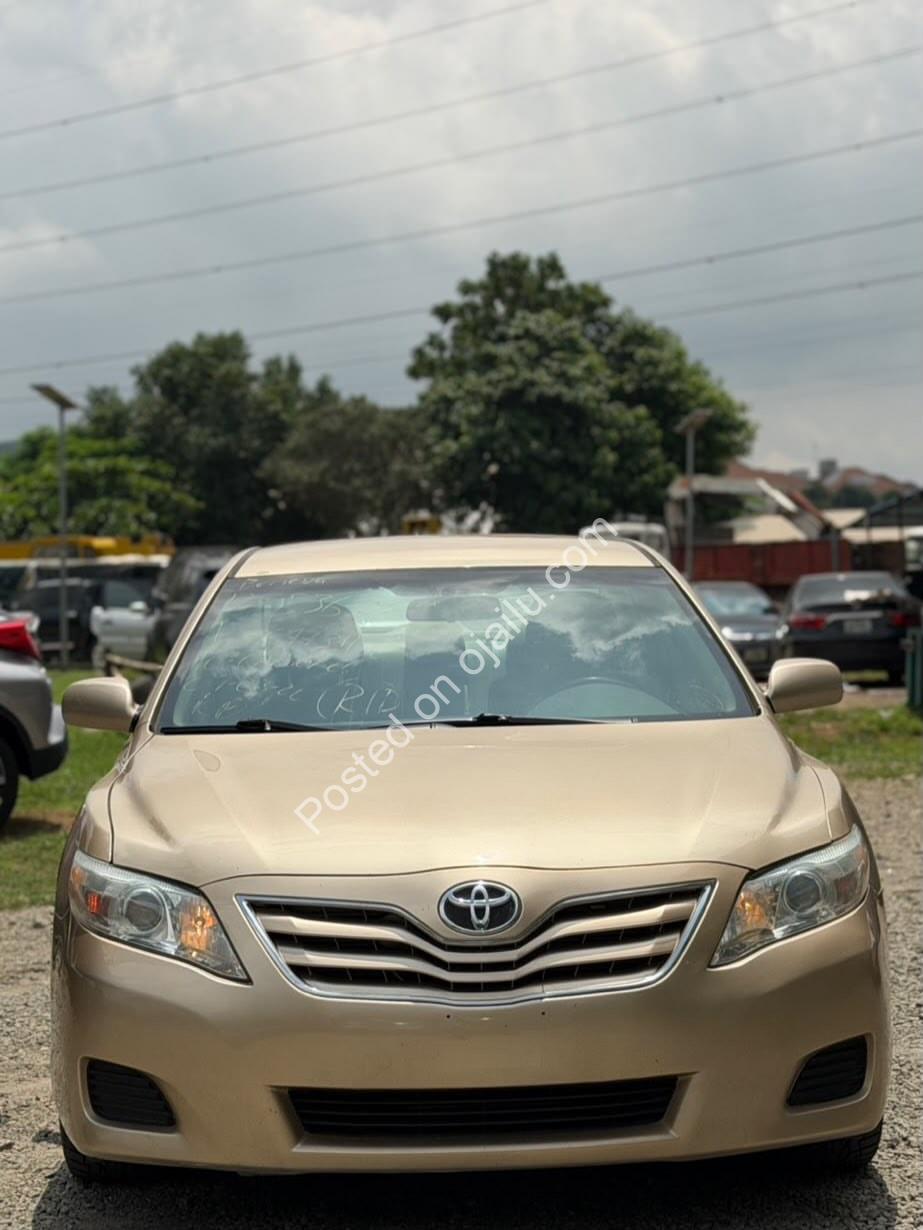 2010 Toyota Camry LE – Pristine & Import-Ready