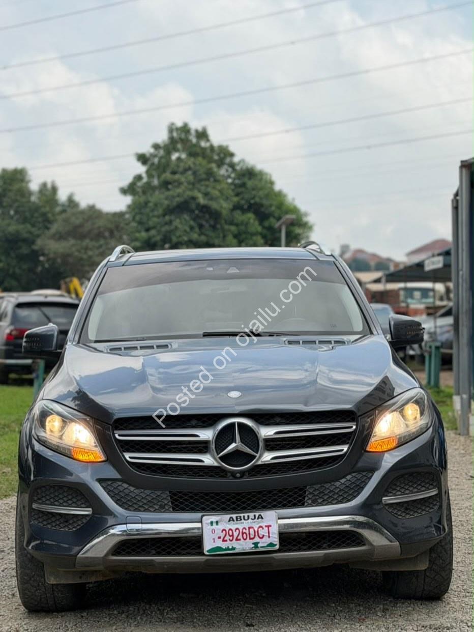 2016 Mercedes GLE350 – Panoramic Roof & 360 Camera, 27M