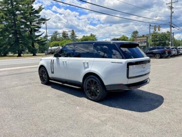 2023 Range Rover SE – Luxury Unleashed