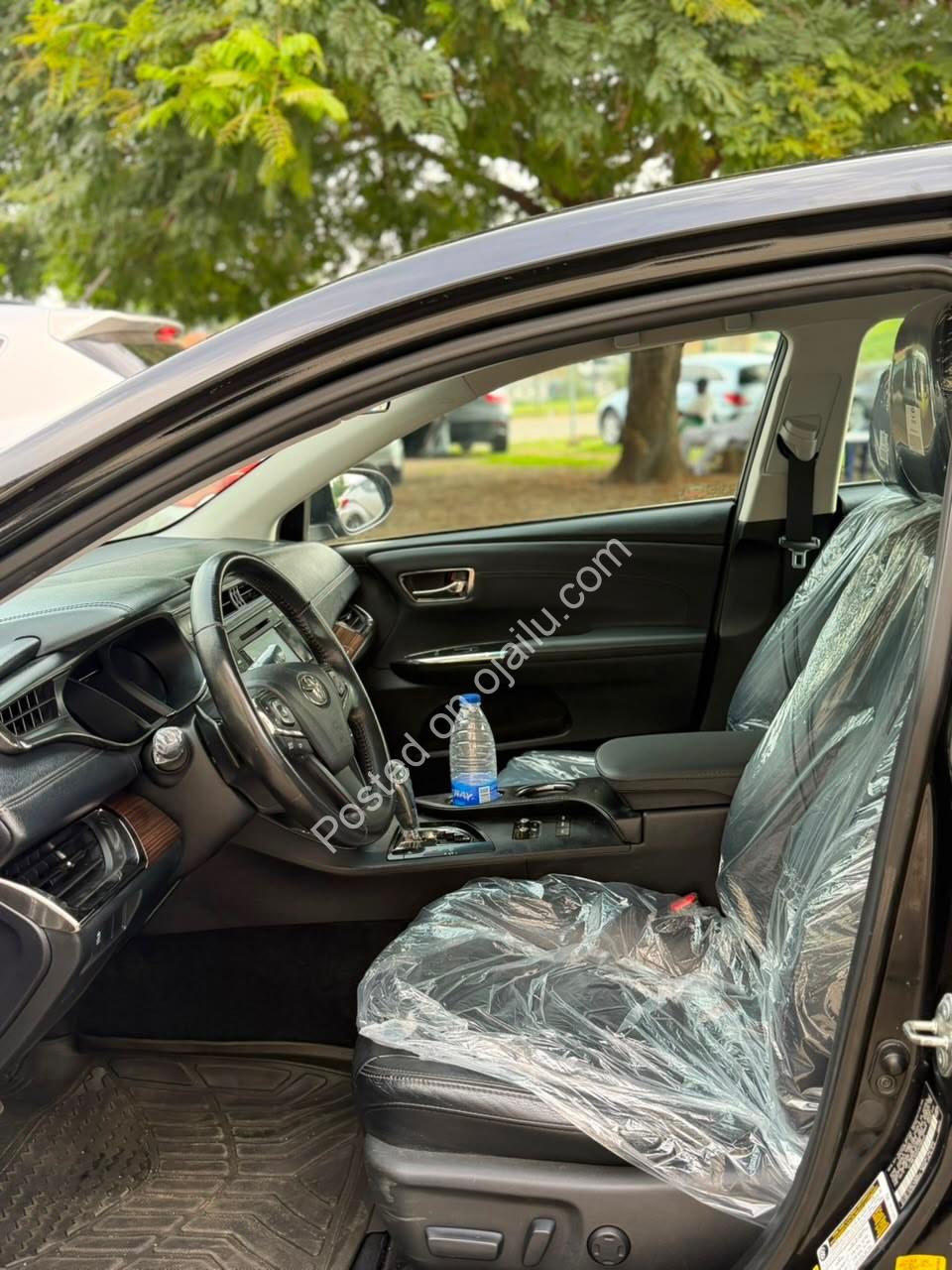 2016 Toyota Avalon XLE: Heated Seats & Clean Duty