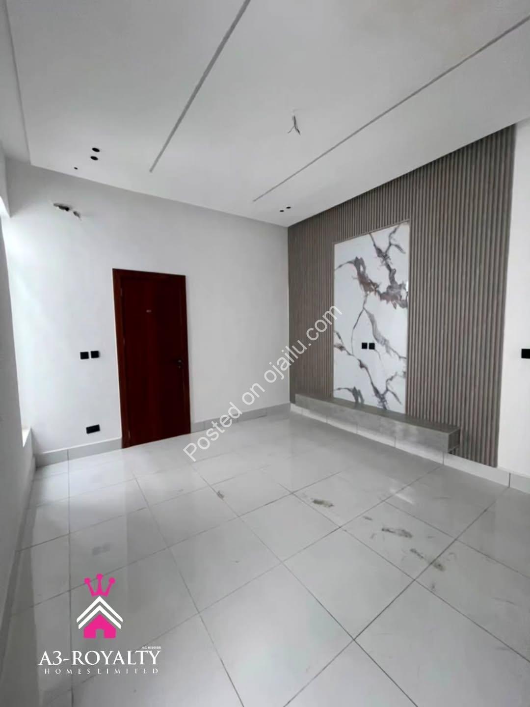 Move-In Ready: 5BR Duplex with Pool & Jacuzzi