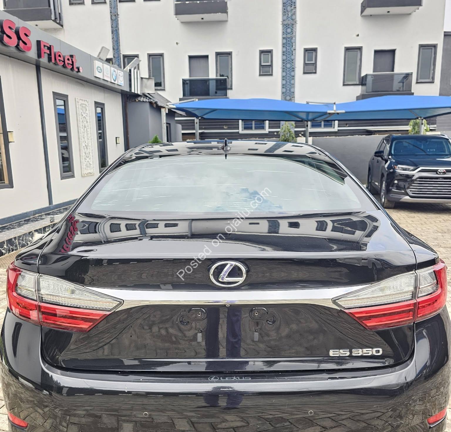 2017 Lexus ES 350: Accident-Free, 2026 Duty – 26M Only