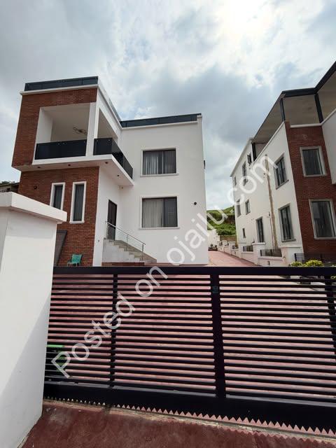 Smart 5BR Smart Duplex: Exclusive Living in Guzape