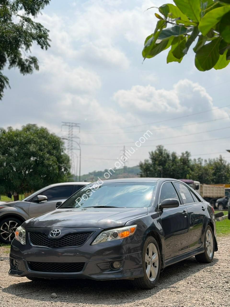 “2010 Toyota Camry SE: Keyless, Sunroof, Alloys, Genuine Duty – 11.6M”
