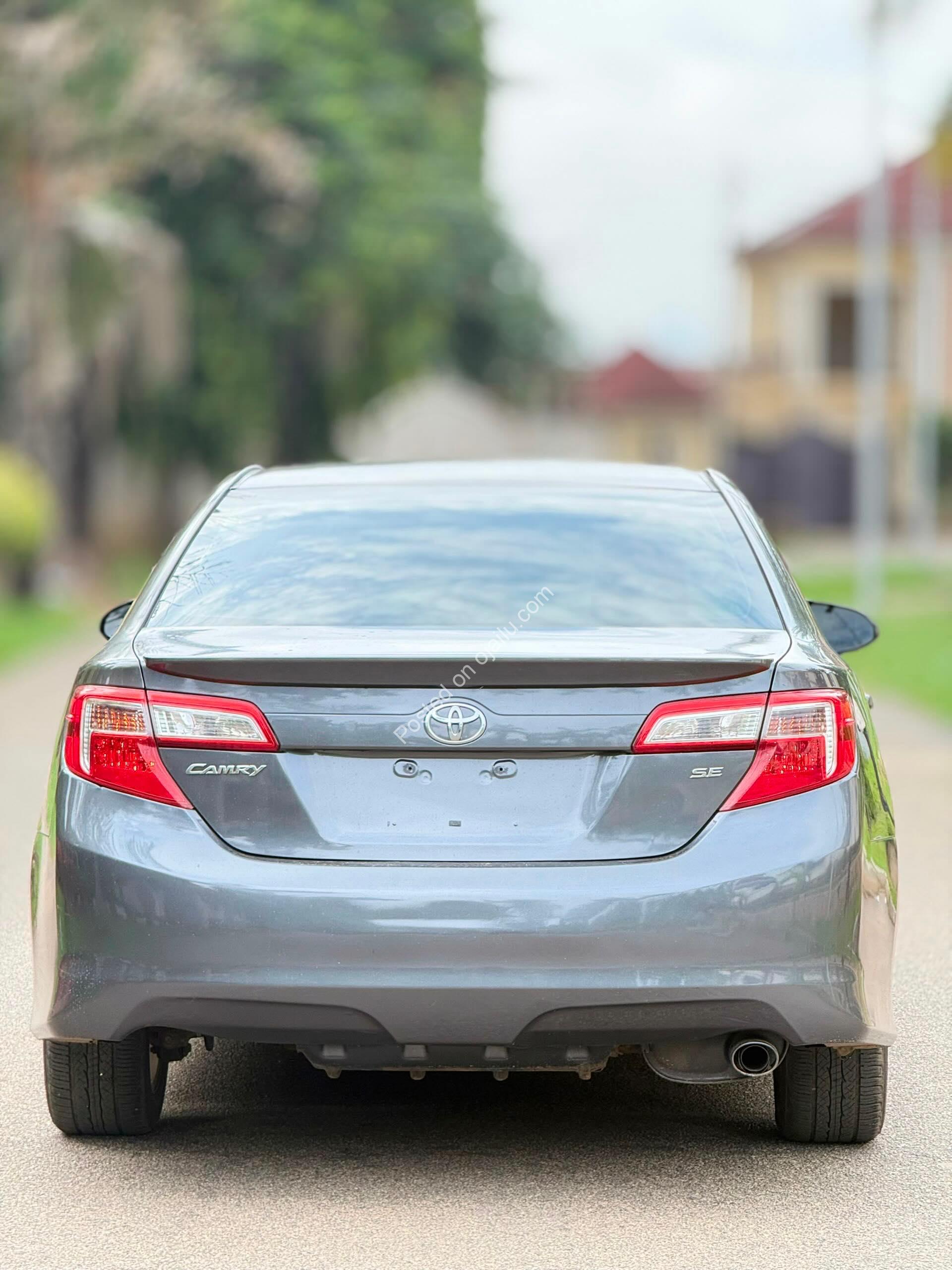 2013 Toyota Camry SE: Luxury & Reliability in Abuja