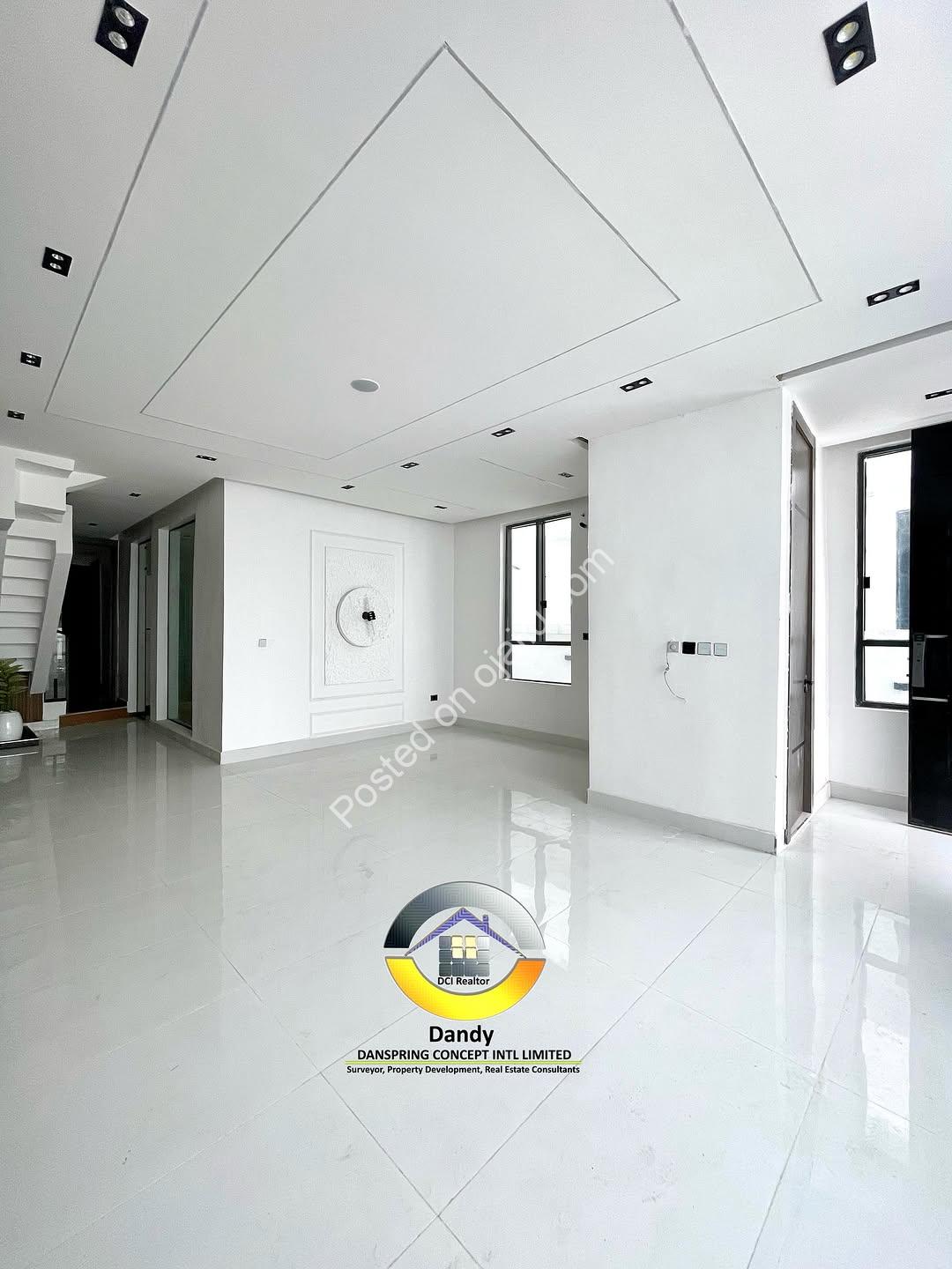 Dive into Serenity: 4-Bed Duplex with Pool