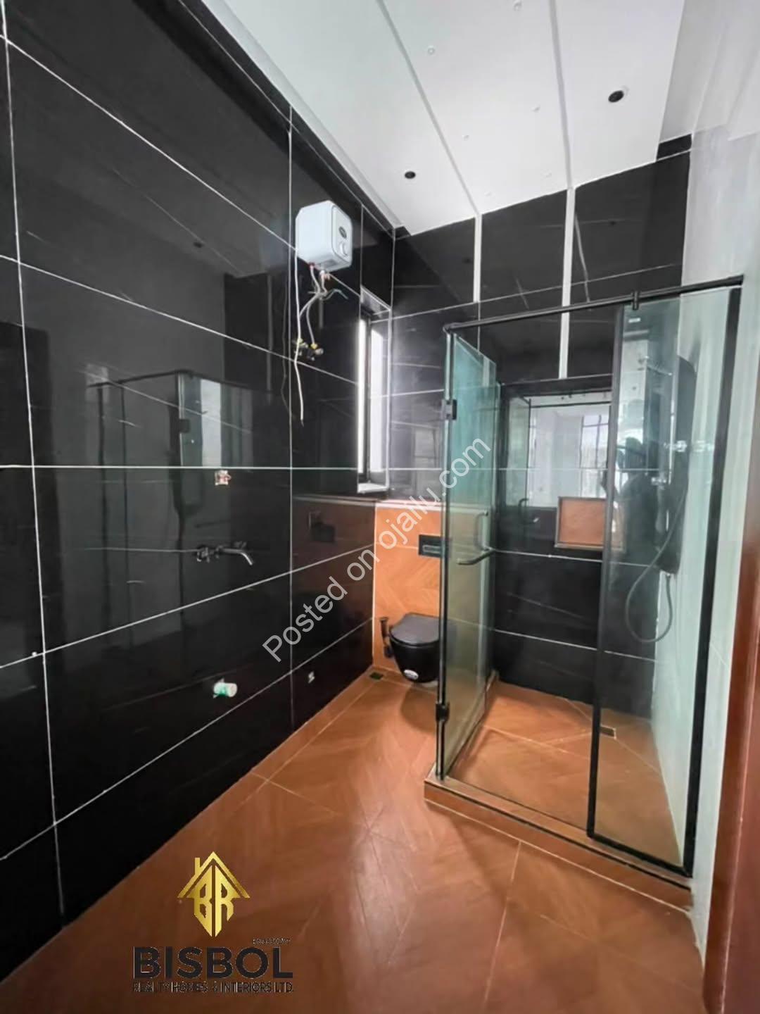 Move in Ready! 5-Bed Duplex with Jacuzzi & Pool