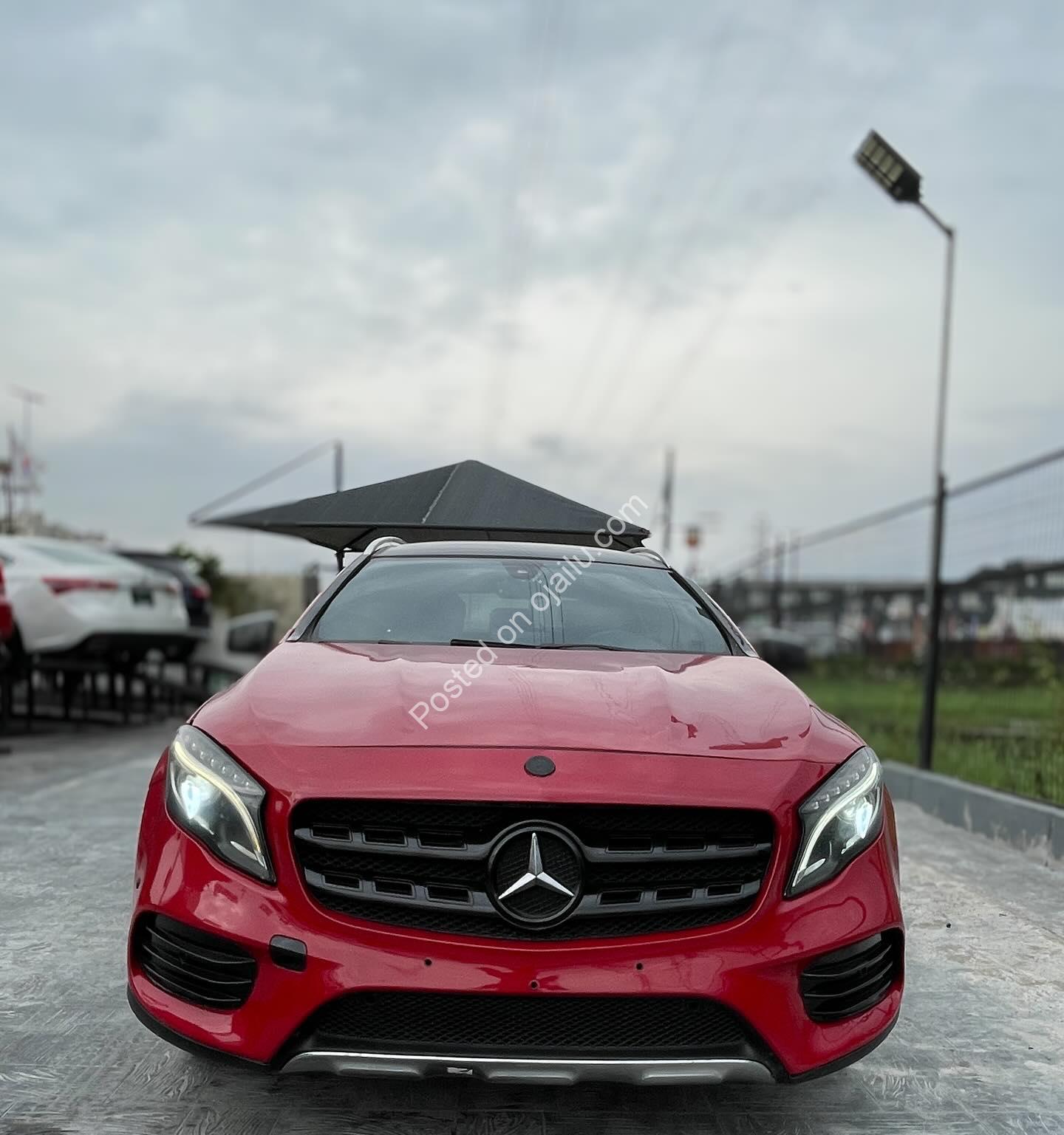 2018 Mercedes GLA250 4Matic: Panoramic Roof & Low Mileage, 12.5M