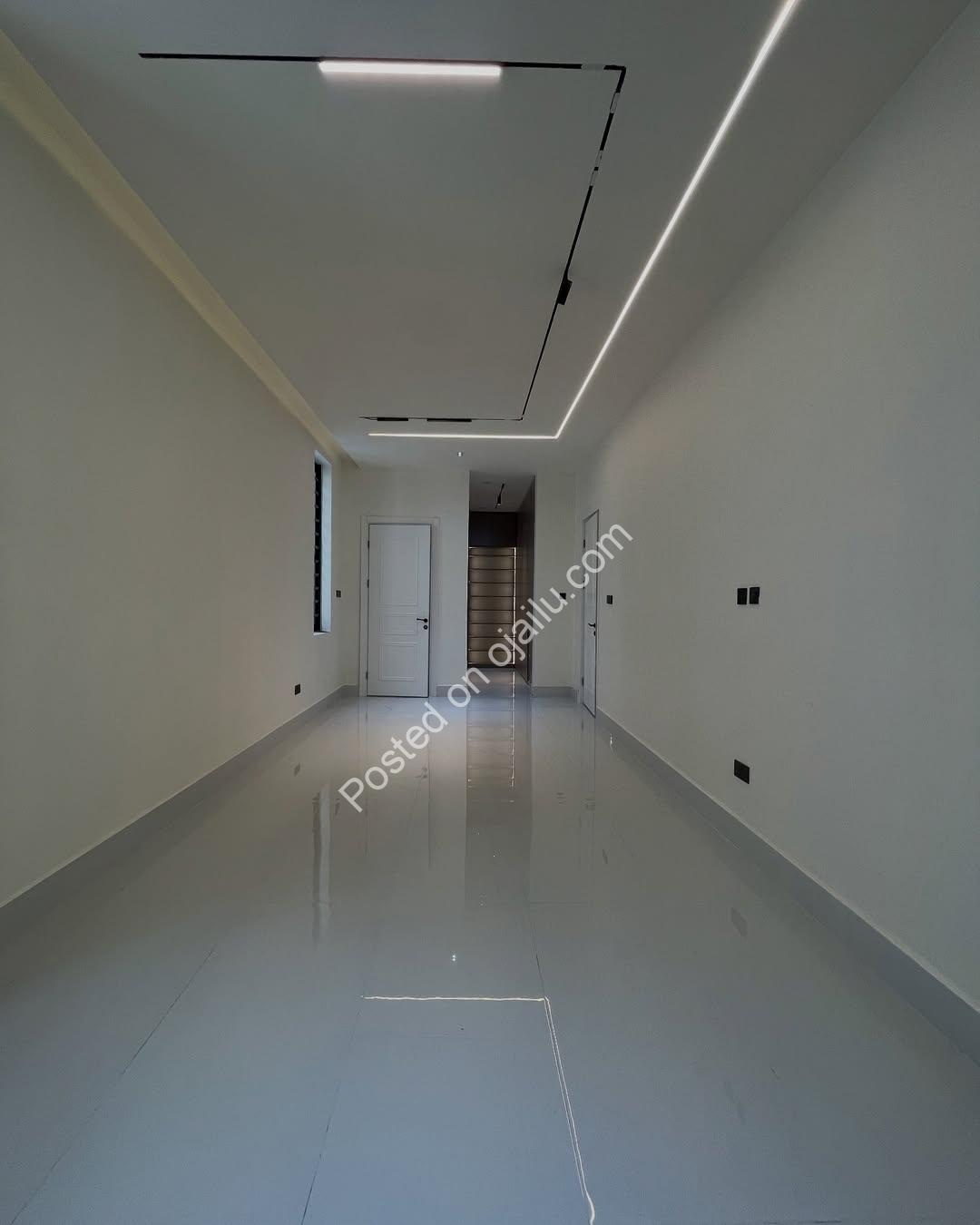 Private Cinema, Pool & Rooftop Terrace Await